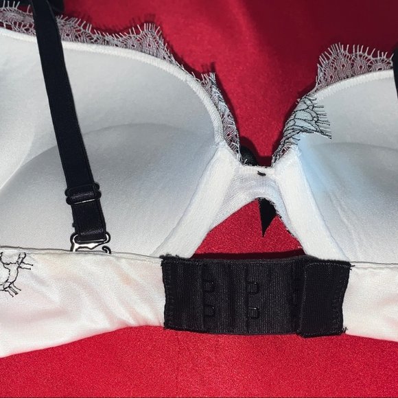Victoria Secret Bombshell Lace Plunge Push Up Bra - Picture 11 of 11